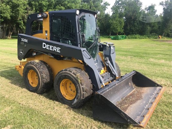 2015 Deere 328E Skid Steer