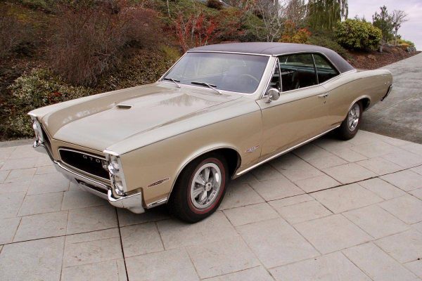 1966 Pontiac GTO Royal Bobcat Hardtop. 389