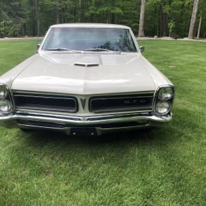 1965 Pontiac GTO 389 Tri-Power Setup