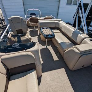 2019 Sun Tracker 22 DLX Fishin Barge Tritoon