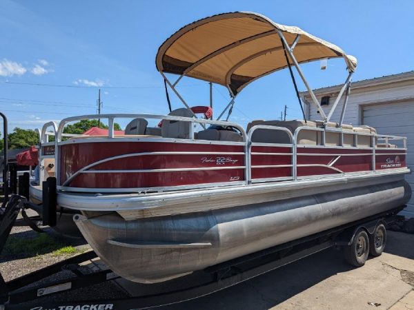 2019 Sun Tracker 22 DLX Fishin Barge Tritoon