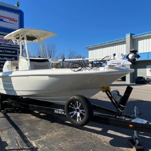 2019 Boston Whaler 240 Dauntless