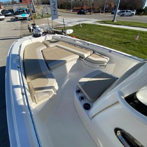 2019 Boston Whaler 240 Dauntless