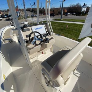 2019 Boston Whaler 240 Dauntless