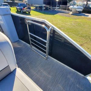 2020 Bennington S22 Center Console Tritoon