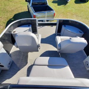 2020 Bennington S22 Center Console Tritoon