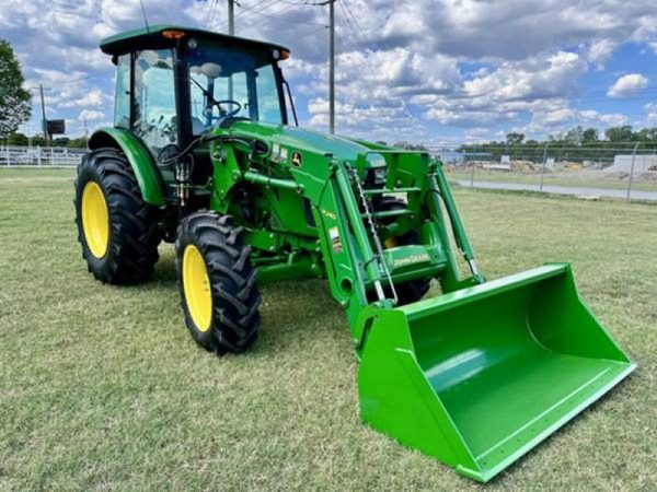 2015 John Deere 5100E