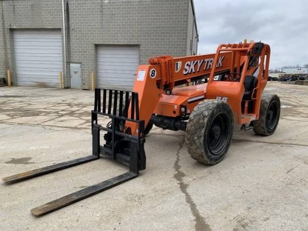 2013 JLG 8042