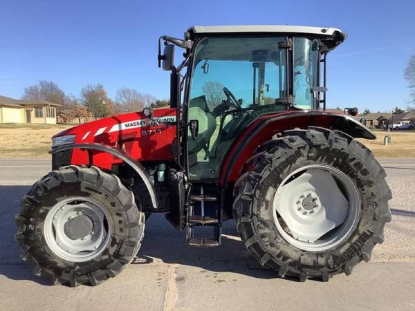 2017 Massey-Ferguson 5711