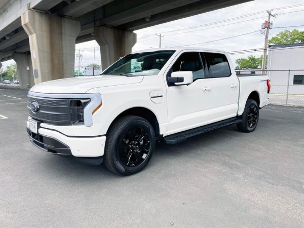 2022 Ford F-150 Lightning Lariat